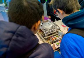 Un flipper réalisé par des apprentis des filières techniques. CITé DES MéTIERS