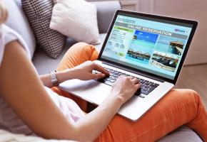 Des agences de voyage en ligne pratiquent la politique de l’autruche pour ne pas rembourser des vols annulés à cause du coronavirus. 123RF/OLGA YASTREMSKA