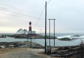 La pièce s’amuse à brouiller les pistes. 