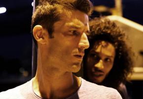 Un dealer et son client, deux êtres blessés et seuls. DR