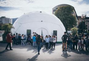 Des élèves sont invités à une expérience inédite dans la biosphère. 