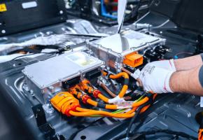 L’utilisation de la voiture électrique devrait dépasser à moyen terme celle à moteur thermique pour parvenir aux émissions souhaitées par l’Union européenne. DR