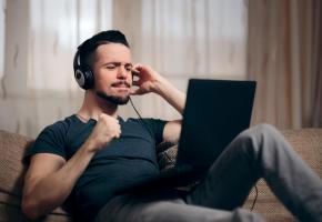 La plateforme de streaming de la SSR Play Suisse a été lancée le 7 novembre. 