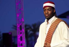 Ulysse Freitas en habit traditionnel tunisien.