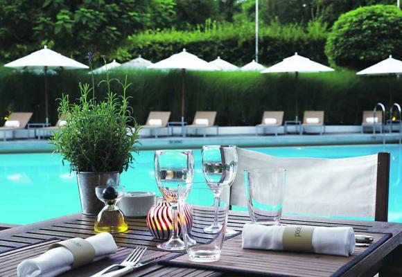 Entre bonne table et piscine