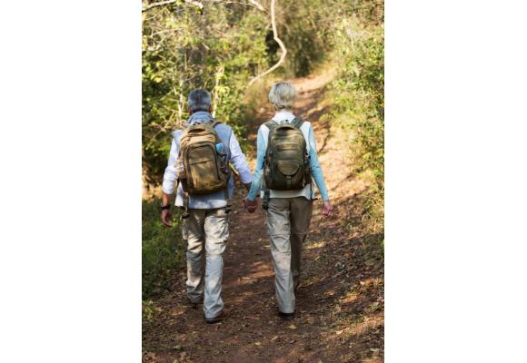 Randonner dans la nature, c’est bon pour le corps et bon pour la tête. 123RF