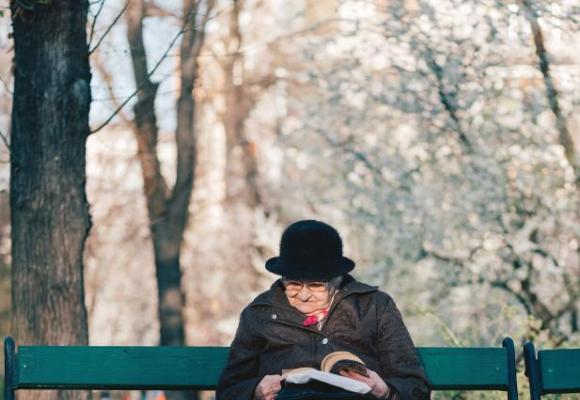Les seniors sont férus de lecture. ALEX BLAJAN