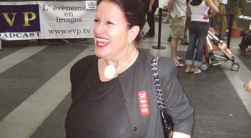 Salika Wenger (Ensemble à gauche)