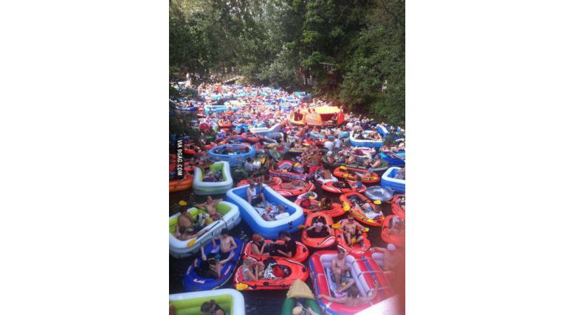 Fête sauvage tombée à l'eau