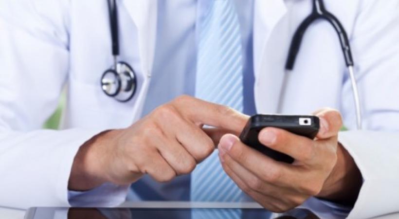 Des smartphones permettront au personnel de lancer l’alerte en cas d’agression. ISTOCK  