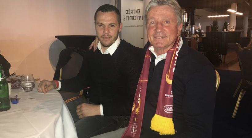 Djamel Mesbah, ancien international algérien et joueur d'Etoile Carouge, avec Gérard Castella, dernier entraîneur du Servette FC à avoir remporté le titre de champion suisse (1999)