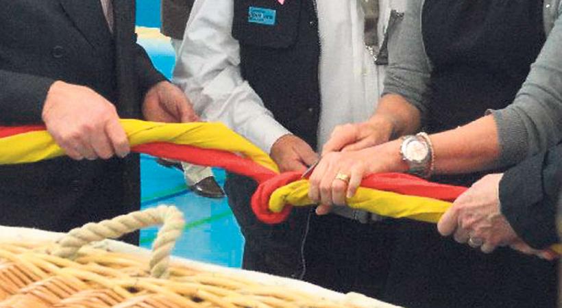 Se montrer. Partout. Pour être proche des gens. 