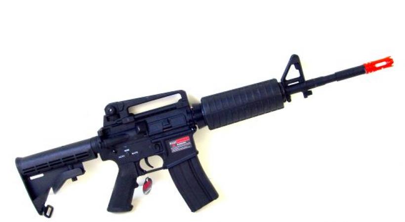 Un fusil M16 soft air. Un modèle qui s'apparente à celui-ci a semé la panique aux Pâquis. DR