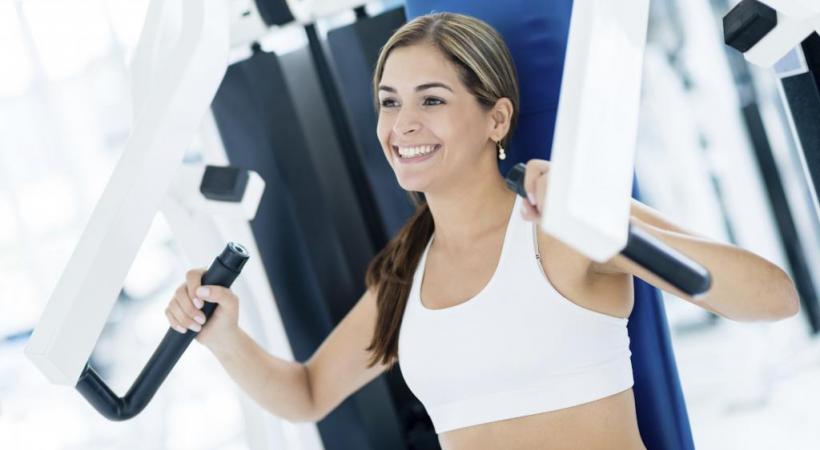 La pratique régulière d'exercices ciblés pour modeler votre silhouette. STOCK.