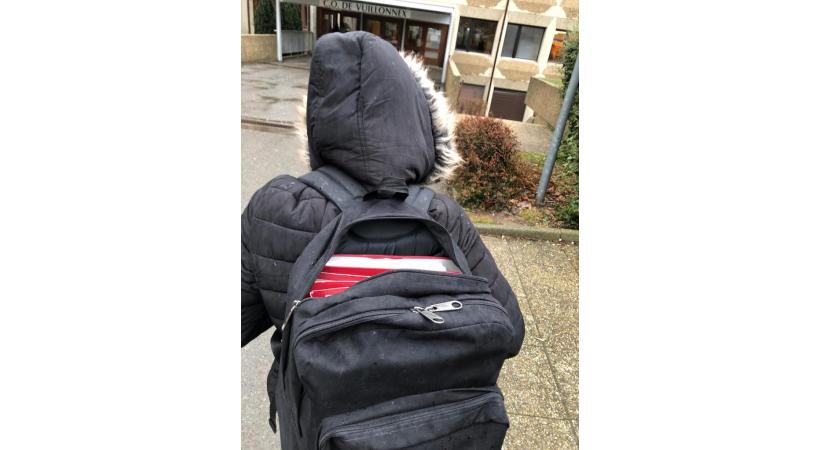 «Voilà ce que ma fille porte tous les jours sur le dos», s’offusque le député Florian Gander. DR 