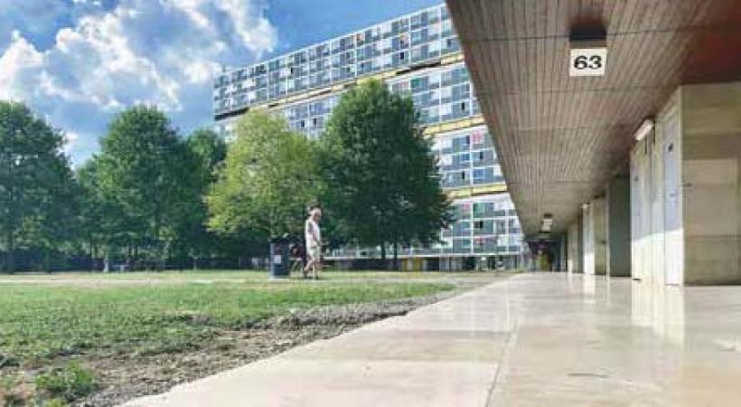 Les dalles en marbre claire de la cité satellite construite il ya cinquante ans. Francis Haller