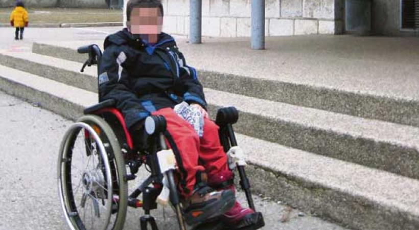 Aurélien a été installé dans l'ancien bâtiment, dépourvu de commodités.