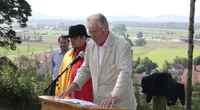 Municipaux de la Ville de Genève reçus en fanfare par les autorités de Gampelen (Champion) dans le Seeland. 