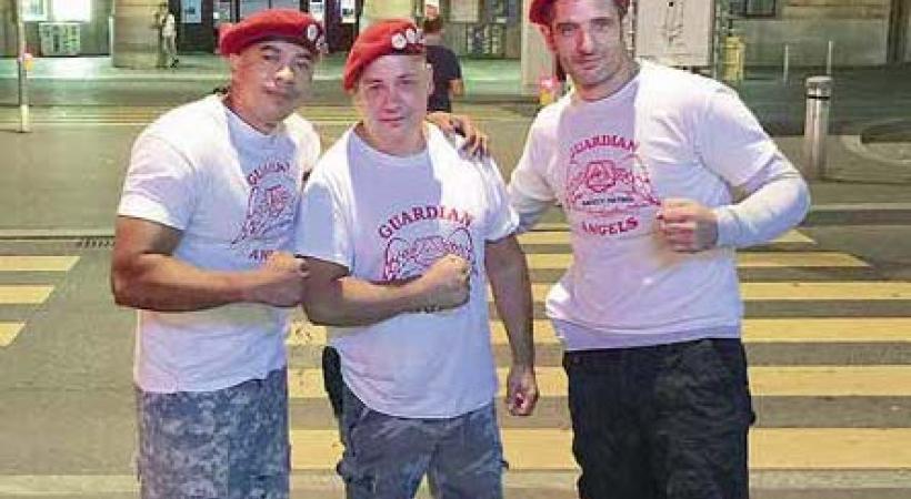 Entre tensions et échanges, la première sortie à Lausanne des «Guardian Angels» genevois, vendredi 9 septembre, aura été animée. DR 