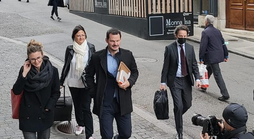 Pierre Maudet entouré de ses avocats (MP)