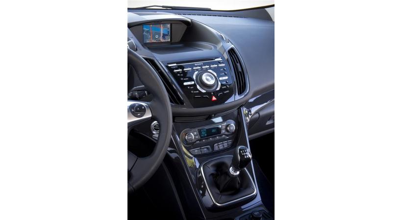 FORD KUGA TDCI TITANIUM • Il a changé son allure ramassée pour une ligne effilée et élégante.