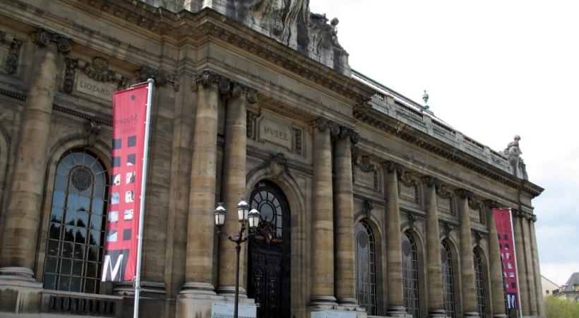 Vestiges pillés présentés au Musée d’art et d’histoire