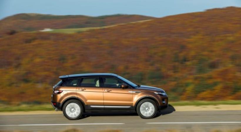RANGE ROVER EVOQUE SI4 DYNAMIC • La lignée ne fait aucun doute, l’Evoque tient de ses grandes sœurs. Avec un esprit rebelle…