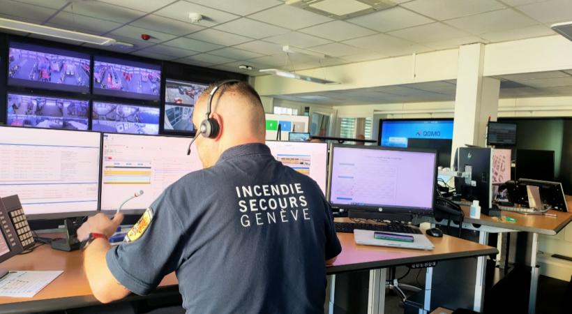 La centrale d'engagement et traitement des alarmes reçoit appel sur appel. MP