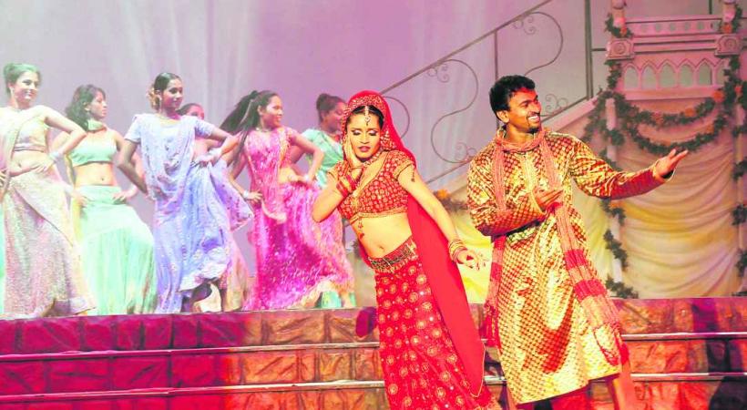 Une comédie musicale bollywoodienne romantique et exéburante. 