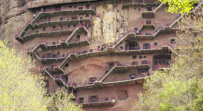 Grottes taillées dans les falaises de Maijishan sur la Route de la Soie.
