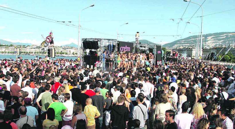 Chaque année, la Lake Parade attire la grande foule sur les quais. 