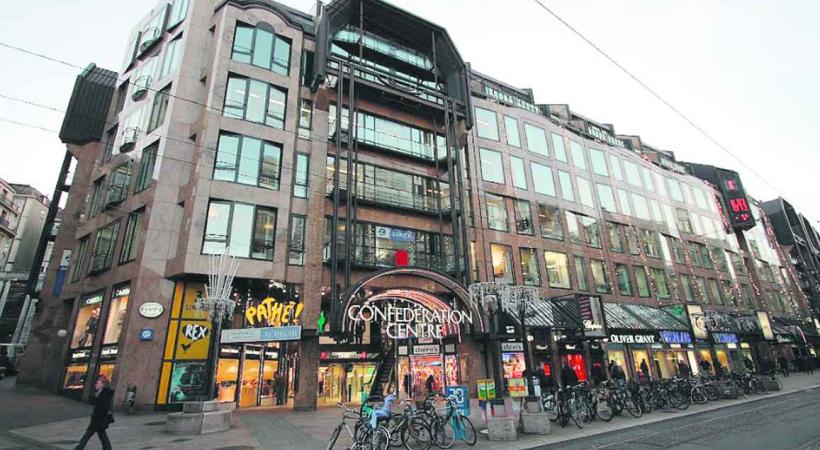 Confédération Centre a été construit en 1980. Il est prévu de le rénover pour 20 millions. 