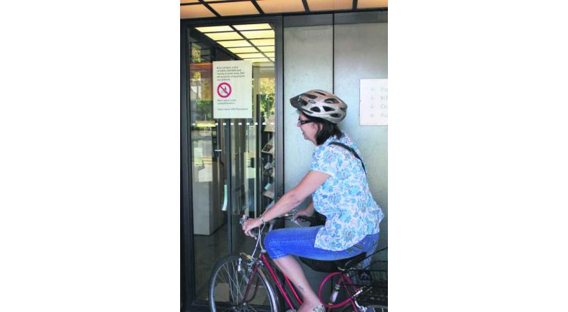 L'agence étant située de plain-pied, il est aisé de circuler dans le sas. 