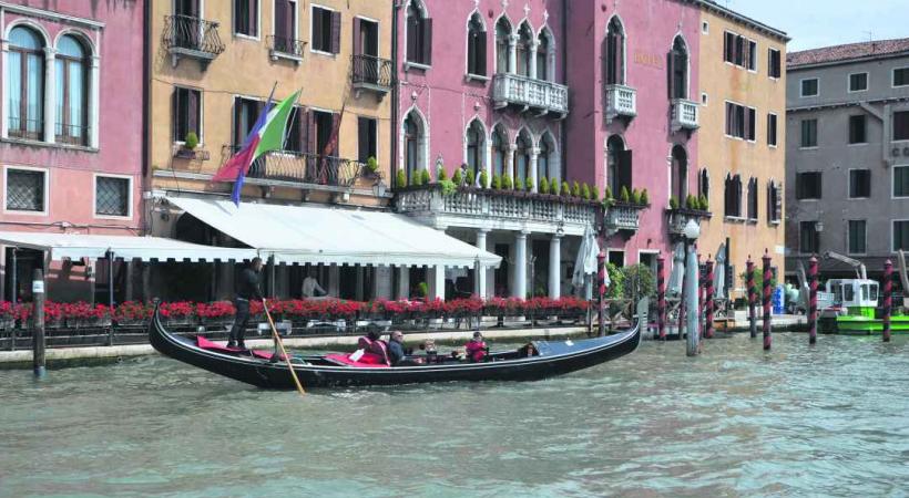 Une promenade en gondole, c'est romantique.