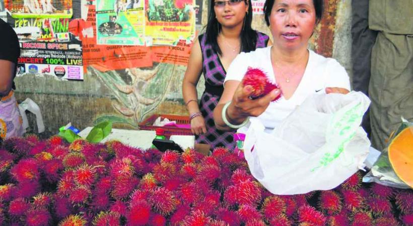 Ramboutans sur le marché de Cayenne. 