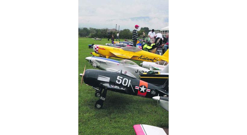 Des reproduction de coucous de la Seconde guerre mondiale et autres monstres volants sont attendus à Laconnex. 
