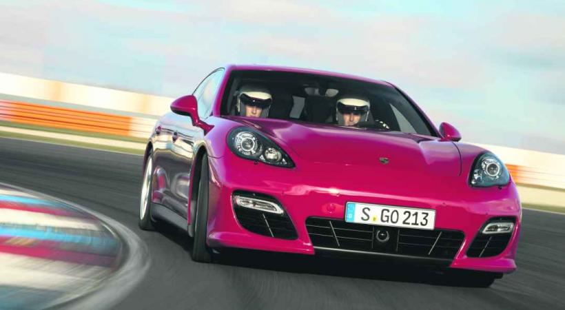 PORSCHE PANAMERA GTS • La plus sportive des Panamera se fond très bien dans le trafic quotidien.