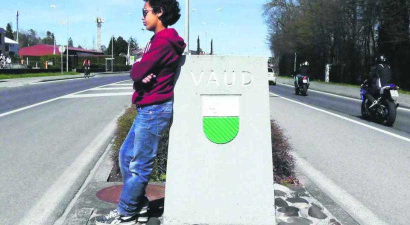 Cette borne vaudoise, installée sur la route de Suisse, est placée en teritoire genevois. 