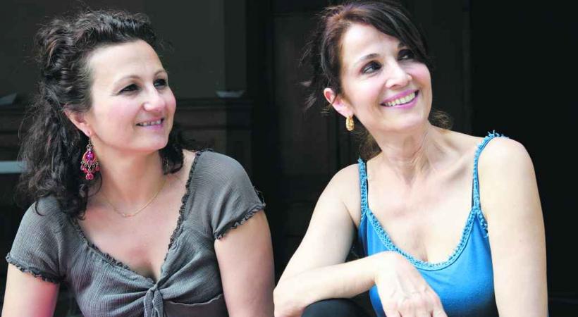 Valentine Sergo, auteure de la pièce et Maria Mettral qui interprète un des rôles de la pièce.