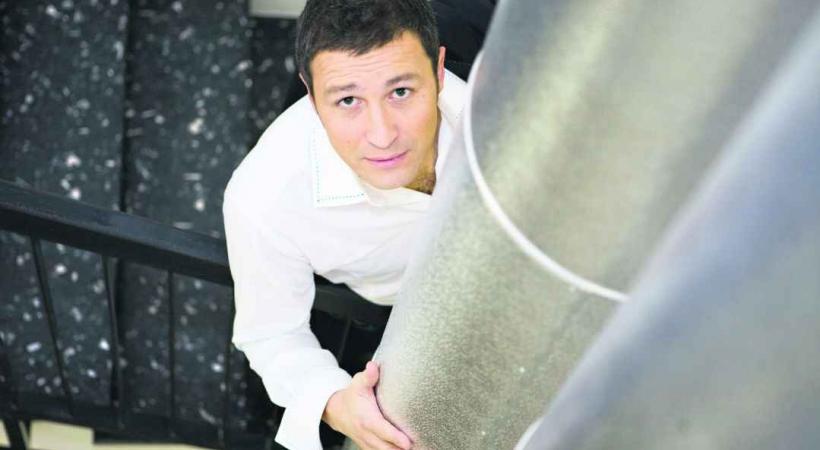 Un artiste destiné au stand-up. 