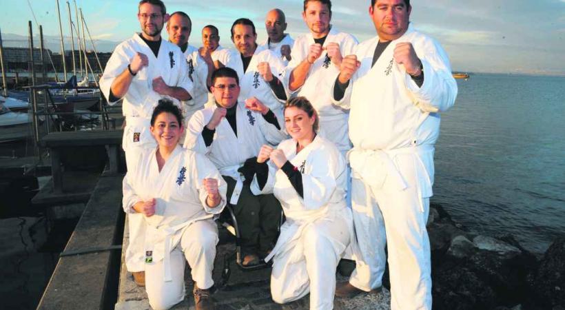 Douze karatékas s'entraînent depuis cet été pour sauver le monde le 21.12.12! 