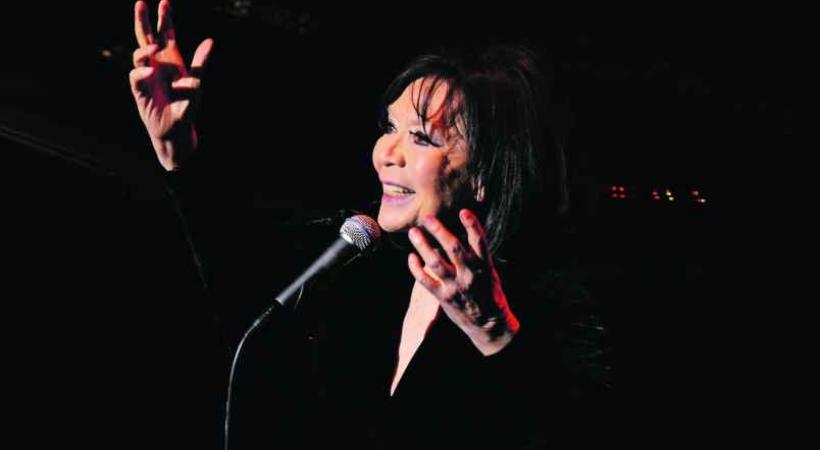 Une silhouette altière, un corps immobile, une légende. 