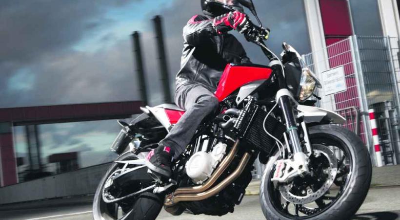 HUSQVARNA NUDA 900 R - Pureté mordante