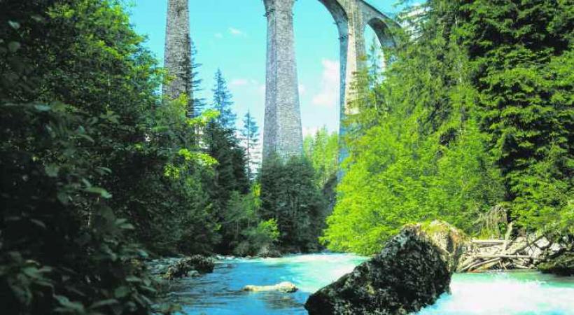 Le Glacier Express, le rapide le plus lent du monde. 