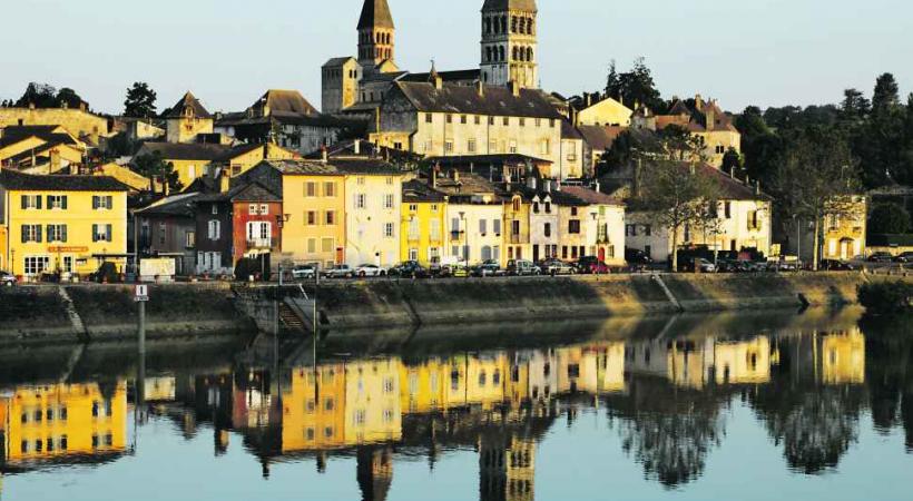 Tournus depuis la Saône.
