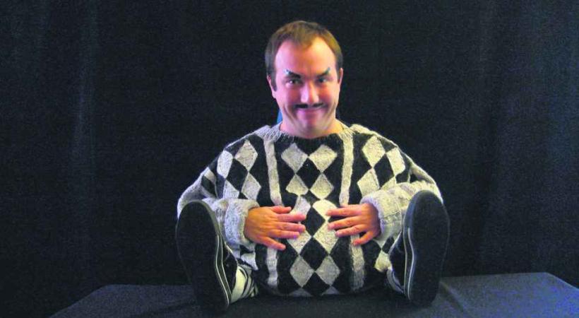 Une atmosphère dans l'esprit des films muets de Chaplin et Keaton. 