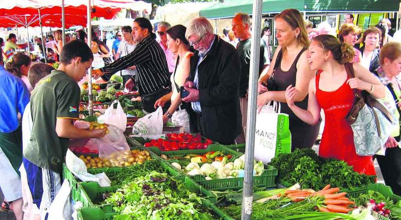 Le nouveau marché dominical a attiré jusqu'à 900 personnes en une journée depuis ses débuts. 