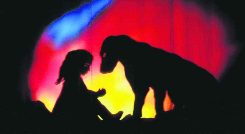Un théâtre d'ombres intime et ouvert de l'enfance. 