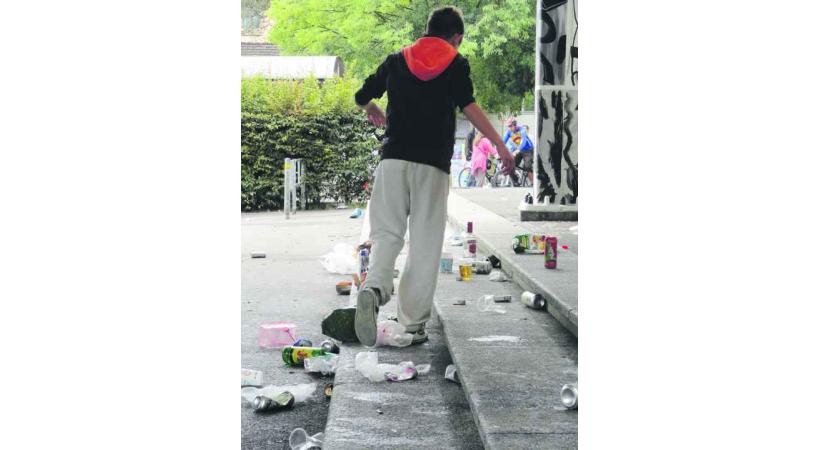 Triste spectacle les lundis matins dans les parcs et les préaux d'école… 