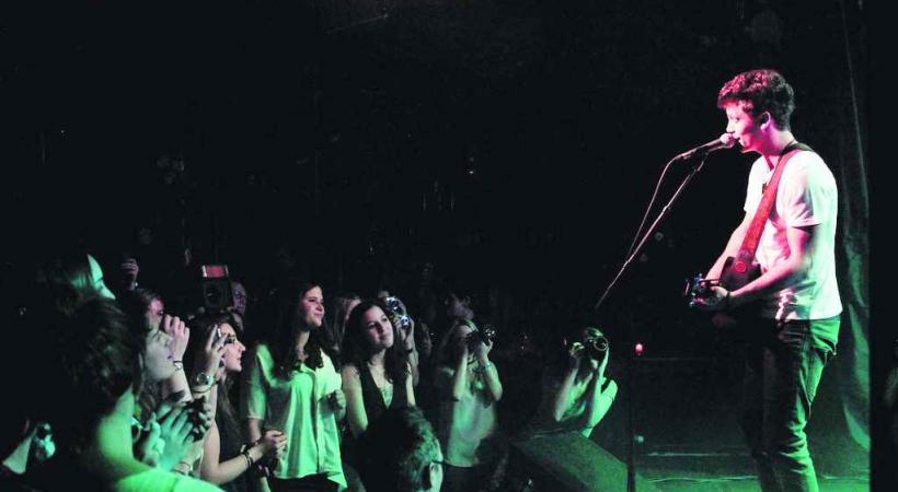 Les jeunes filles en extase devant Bastian Baker n'ont pas atténué la colère des autres artistes de la Fête de la musique. 